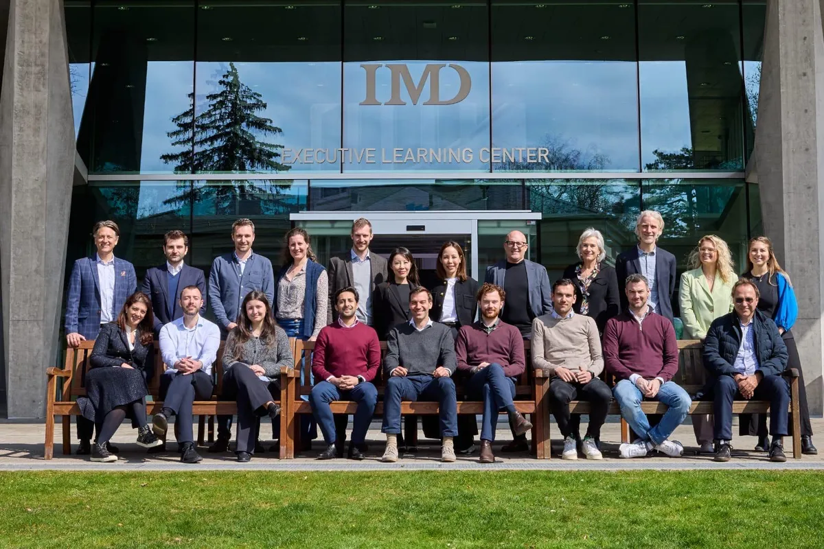 Victor Grămadă alături de participanții la Programul Leading your Family Business — IMD Executive Learning Center